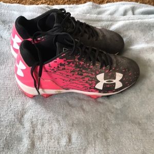Girls size 4 youth under armour baseball cleats